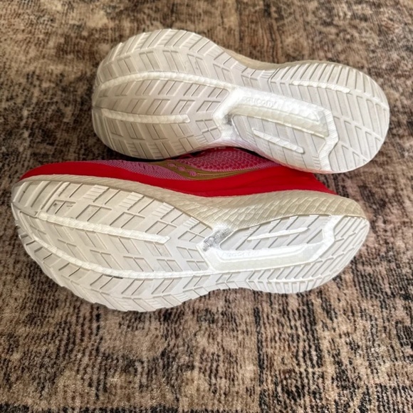 Saucony Women’s Triumph 18 'Galentine's Day' Hot Pink/Red
size 8.5 - Picture 9 of 12